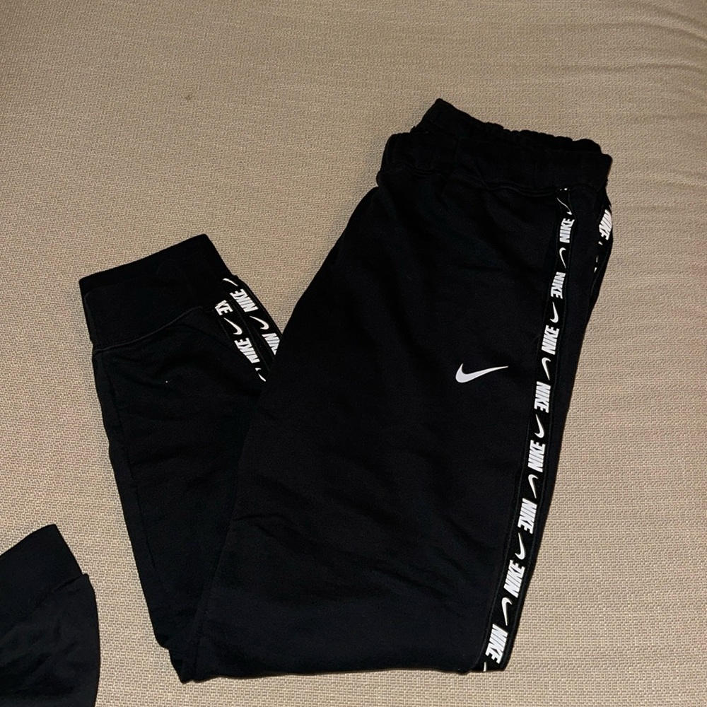 Nike women’s sweatpants